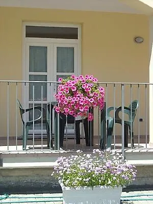 Sleeps 4 Pool Wifi Ossuccio